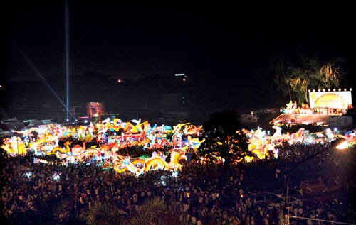 สาร์ทไหว้พระจันทร์ที่จังหวัดเตวียนกวาง  - ảnh 5