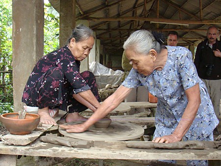 การฟื้นฟูอาชีพเครื่องปั้นดินเผาของหมู่บ้านเฟือกติ๊ก(Phước Tích) - ảnh 1