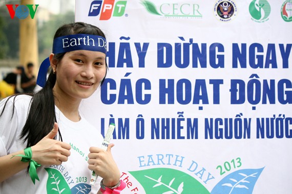 เวียดนามขานรับ Earth Day 2013 - ảnh 9