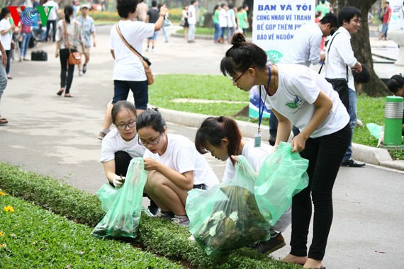 เวียดนามขานรับ Earth Day 2013 - ảnh 7