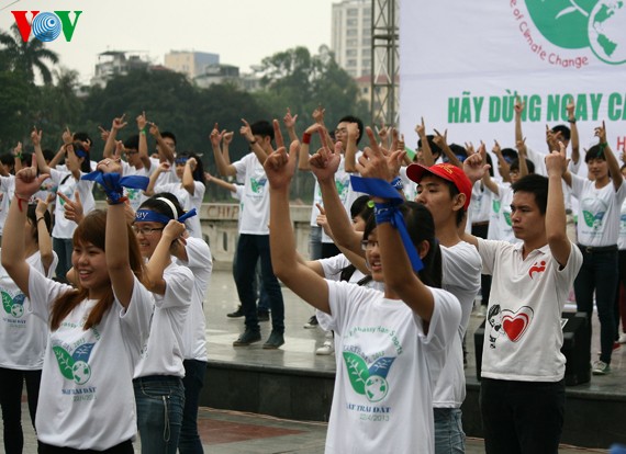 เวียดนามขานรับ Earth Day 2013 - ảnh 4