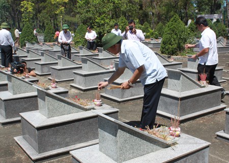 กิจกรรมต่างๆในโอกาสรำลึก67ปีวันทหารทุพพลภาพและพลีชีพเพื่อชาติ - ảnh 1