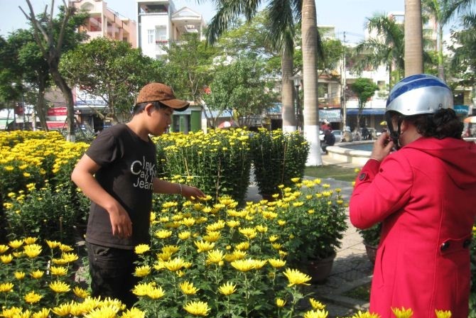 บรรยากาศต้อนรับตรุษเต๊ตปีจอในท้องถิ่นต่างๆของเวียดนาม - ảnh 2