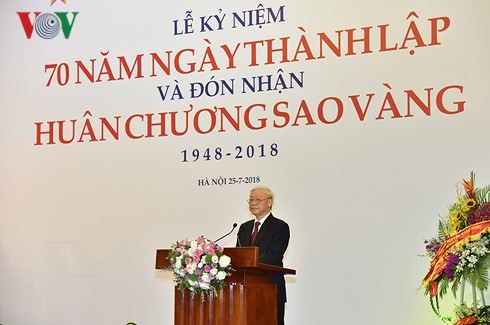 เลขาธิการใหญ่พรรคเข้าร่วมพิธีรำลึก70ปีวันก่อตั้งสหพันธ์สมาคมวรรณศิลป์เวียดนาม - ảnh 1