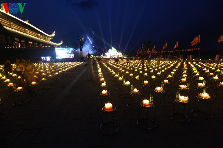 บรรยากาศ ณ ศูนย์วัฒนธรรมพุทธศาสนาตามจุ๊กในงานวิสาขบูชาโลก2019  - ảnh 32