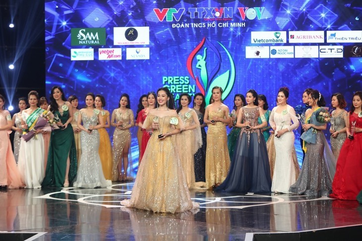 นักข่าวจากสถานีโทรทัศน์เวียดนามคว้ามงกุฎในการประกวด Press Green Beauty 2019 - ảnh 22