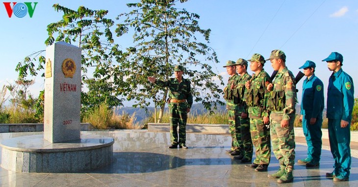 หลักพรมแดนสามชาติ เวียดนาม-ลาว-กัมพูชา สัญลักษณ์แห่งมิตรภาพและสันติภาพ - ảnh 1