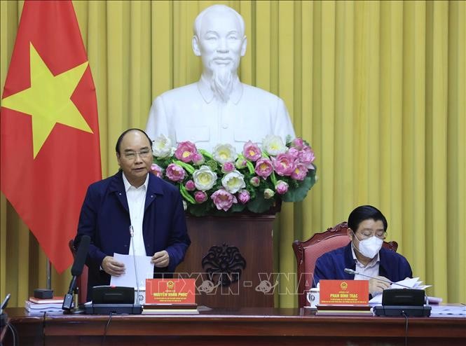 ประธานประเทศ เหงวียนซวนฟุก หารือกับบรรดานักวิชาการเกี่ยวกับการสร้างนิติรัฐ - ảnh 1