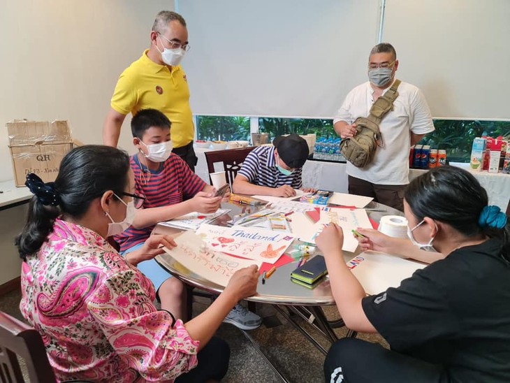 สถานเอกอัครราชทูตไทย ณ กรุงฮานอย จัดกิจกรรม “รวมพลังใจพี่น้องไทย-เวียดนาม สานสัมพันธ์ซีเกมส์”  - ảnh 7