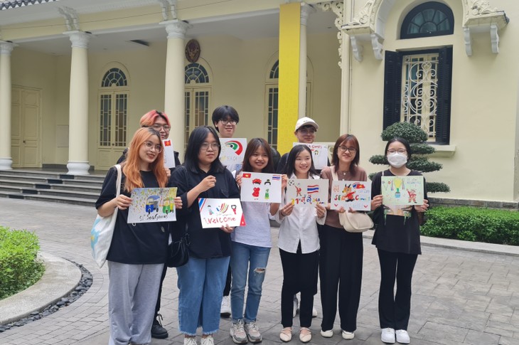 สถานเอกอัครราชทูตไทย ณ กรุงฮานอย จัดกิจกรรม “รวมพลังใจพี่น้องไทย-เวียดนาม สานสัมพันธ์ซีเกมส์”  - ảnh 9