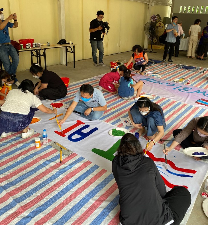 สถานเอกอัครราชทูตไทย ณ กรุงฮานอย จัดกิจกรรม “รวมพลังใจพี่น้องไทย-เวียดนาม สานสัมพันธ์ซีเกมส์”  - ảnh 10