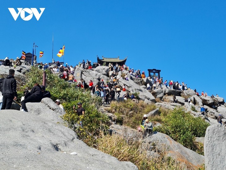 เขตโบราณสถานทางประวัติศาสตร์และทัศนียภาพปูชนียสถานเอียนตื๋อในยามวสันต์ - ảnh 14