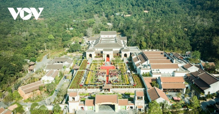 เขตโบราณสถานทางประวัติศาสตร์และทัศนียภาพปูชนียสถานเอียนตื๋อในยามวสันต์ - ảnh 1