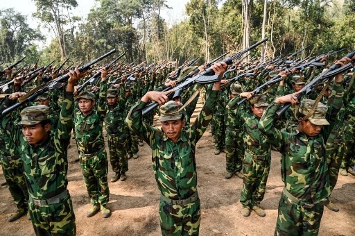 ไทยพยายามอพยพประชาชนที่ติดค้างจากความขัดแย้งที่ทวีความรุนแรงในเมียนมาร์  - ảnh 1