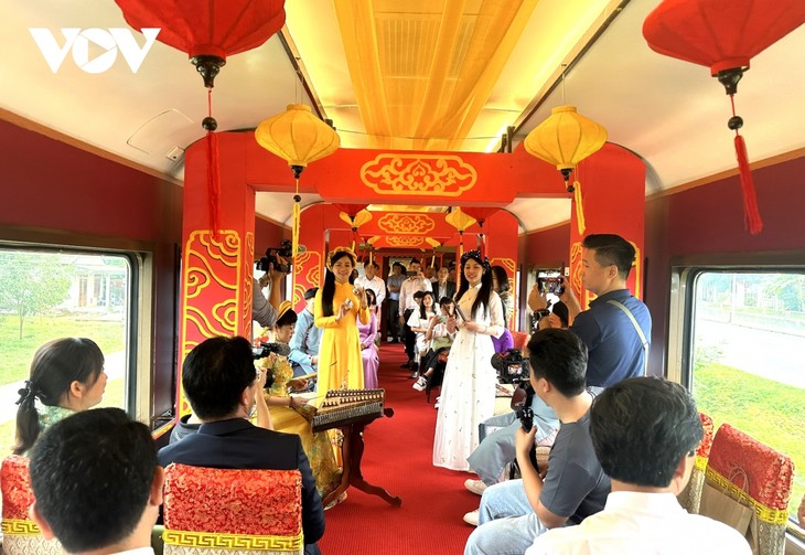 การนั่งรถไฟเก็บประสบการณ์ใหม่กับเส้นทางรถไฟที่มีวิวสวยที่สุดของเวียดนาม - ảnh 3