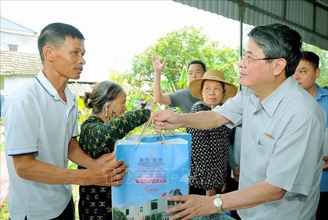 ช่วยเหลือประชาชนฟื้นฟูการผลิตสร้างเสถียรภาพในการดำรงชีวิตโดยเร็วหลังพายุยางิ - ảnh 1