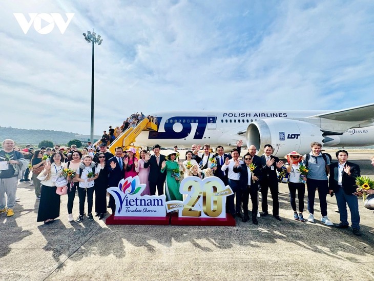 เวียดนามต้อนรับนักท่องเที่ยวต่างชาติคนที่ 20 ล้าน - ảnh 3