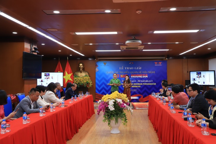 มอบรางวัลการประกวดงานเขียนเกี่ยวกับความสัมพันธ์มิตรภาพเวียดนาม-อินโดนีเซีย - ảnh 3