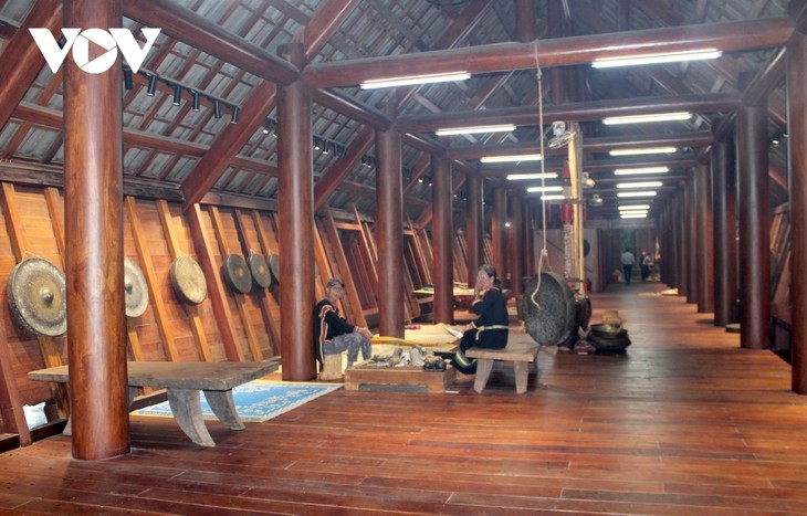 พิธีขึ้นบ้านใหม่ที่เป็นเอกลักษณ์ของชาวเอเดในจังหวัดดั๊กลัก - ảnh 1