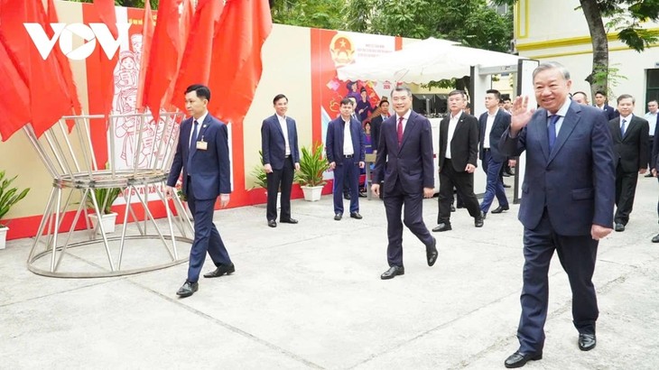 “วันงานสำคัญของชาติเพื่อให้ประชาชนได้ปฏิบัติสิทธิเสรีภาพและสิทธิในการเป็นเจ้าของประเทศโดยตรง” - ảnh 1