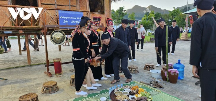 Mạ Grợ เทศกาลปีใหม่เพื่อขอโชคลาภและขอพรของชาวเคอมู้ - ảnh 3