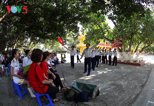 Triển lãm “Trường Sa xin đến một lần