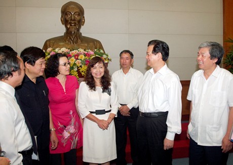 Prime Minister works with Vietnam Journalists’ Association - ảnh 2