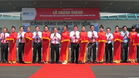 Civil Aviation Complex of Tuy Hoa airport inaugurated - ảnh 1