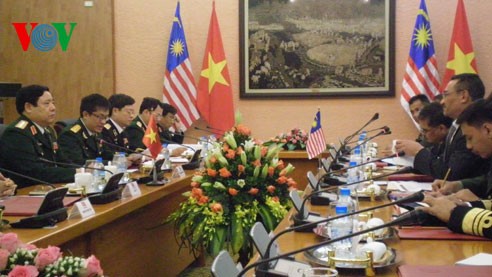 Vietnam, Malaysia enhance defense cooperation - ảnh 1