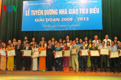 160 outstanding teachers honored - ảnh 1