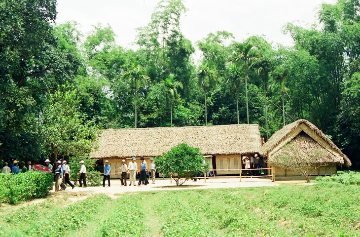 Tribute paid to President Ho Chi Minh in Nghe An - ảnh 1