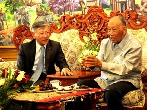 Vietnamese leaders congratulate former Lao Party Leader’s 90th birthday - ảnh 1