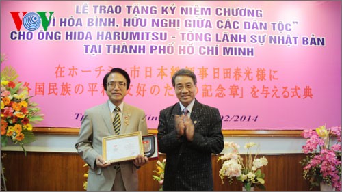 Merit medal presented to Japanese Consul General in HCM city - ảnh 1