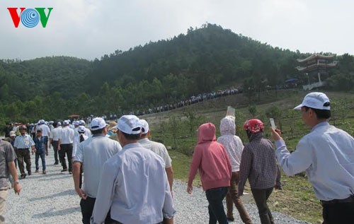 Thousands visit General Vo Nguyen Giap’s grave during holiday - ảnh 1