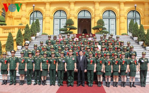 President meets outstanding military women - ảnh 1