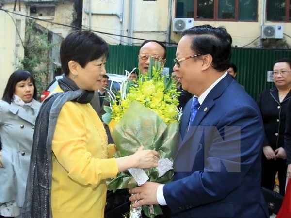 Friendship insignia presented to Chair of China’s People-to-people Friendship Association - ảnh 1