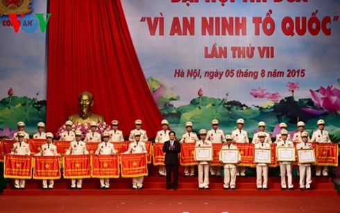 Prime Minister hails emulation movement for national security - ảnh 1