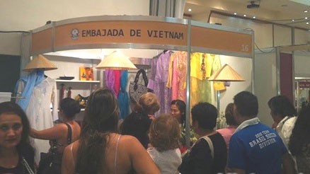 Vietnam handicrafts showcased at MERCOSUR Craft Fair - ảnh 1