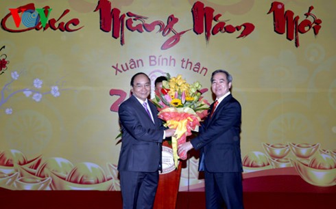 Deputy PM extends new year greetings to banks - ảnh 1