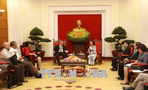 Die Leiterin der Zentralabteilung für Öffentlichkeitsarbeit empfängt die Delegation aus Kuba - ảnh 1