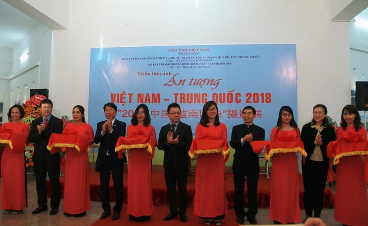 中国广西画家绘画展在河内举行 - ảnh 1