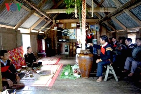 多乐省姆德拉县姆杜埃德族人独特的罐子祭祀礼仪 - ảnh 1