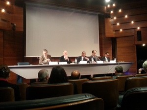 Forum über soziale Verpflichtungen von Unternehmen in Paris - ảnh 1