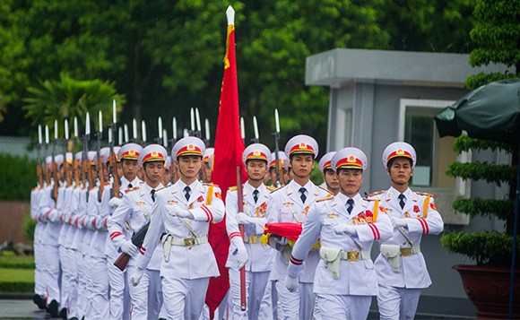 Flaggenparade in Hanoi und auf der Spratly-Inselgruppe - ảnh 1