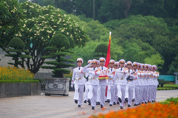 Flaggenparade in Hanoi und auf der Spratly-Inselgruppe - ảnh 7