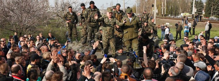 Vorübergehende Ruhe im Osten der Ukraine vor Treffen in Genf - ảnh 1