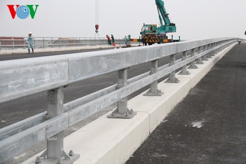 Nhat Tan-Brücke in Hanoi vier Monate vor Einweihung - ảnh 4