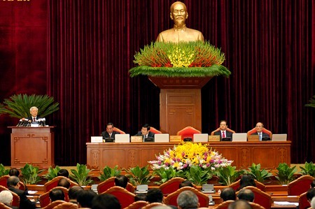 Politischer Bericht des 12. Parteitages dem Politbüro vorgelegt - ảnh 1