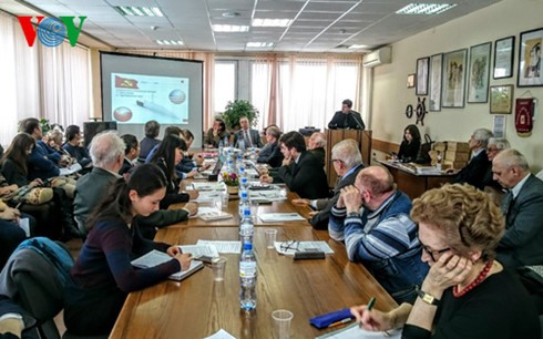 Vietnamesischer Botschafter in Russland besucht Handelszentrum in Moskau - ảnh 1