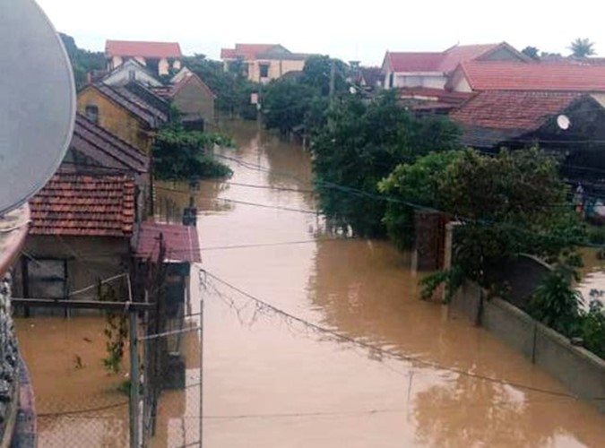 Überflutungen in Zentralvietnam - ảnh 12